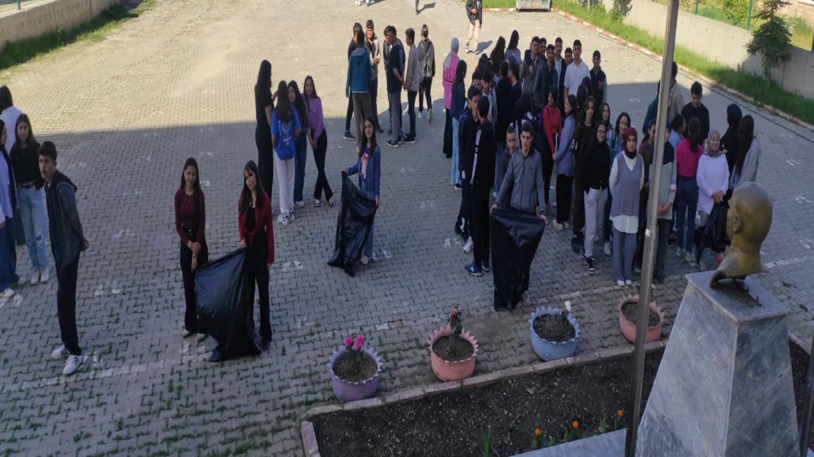Gençlik Haftası Etkinlikleri Kapsamında Çevre Temizliği Yaptık
